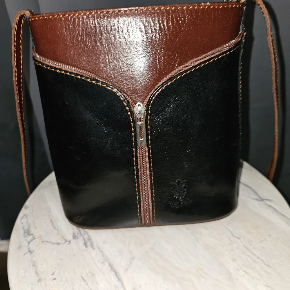 Vera Pelle" Italian leather crossbody bag - Picture 1 of 7